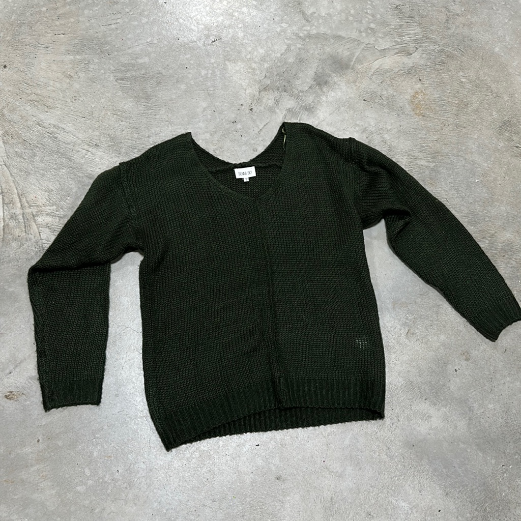 Hunter Green V Neck Sweater  Size M  Sienna Sky Brand  Z63
